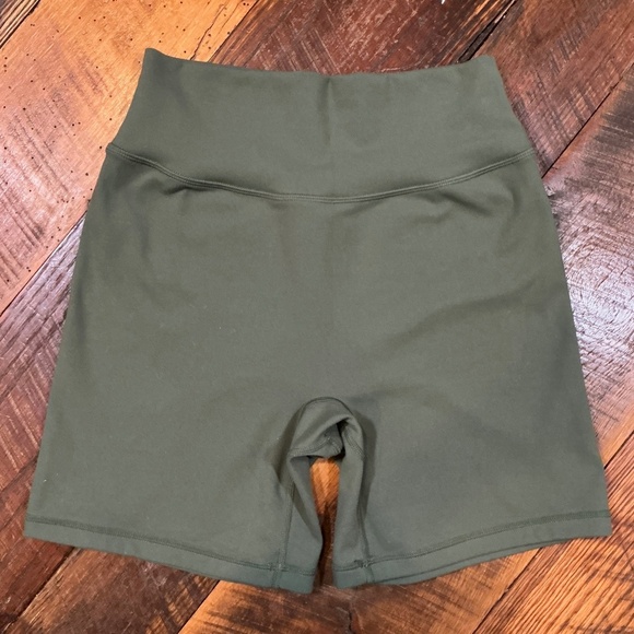 P’Tula Sculpt Shorts | Green | 6” Inseam | Women’s Size S - Picture 1 of 7